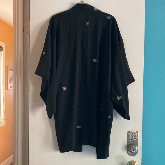 Japanese Style Black Kimono with Silver & Gold Leaf Embroidery- One Size -Unworn - Picture 6 of 11